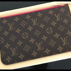 Louis Vuitton Neverful pouch